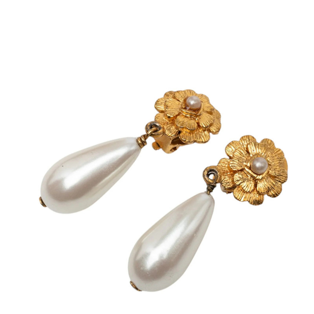 CHANEL Vintage White Pearl Earrings - Picture 1 of 3